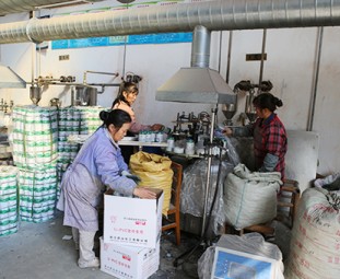 全自動(dòng)膠盒粘盒機(jī)與半自動(dòng)的區(qū)別